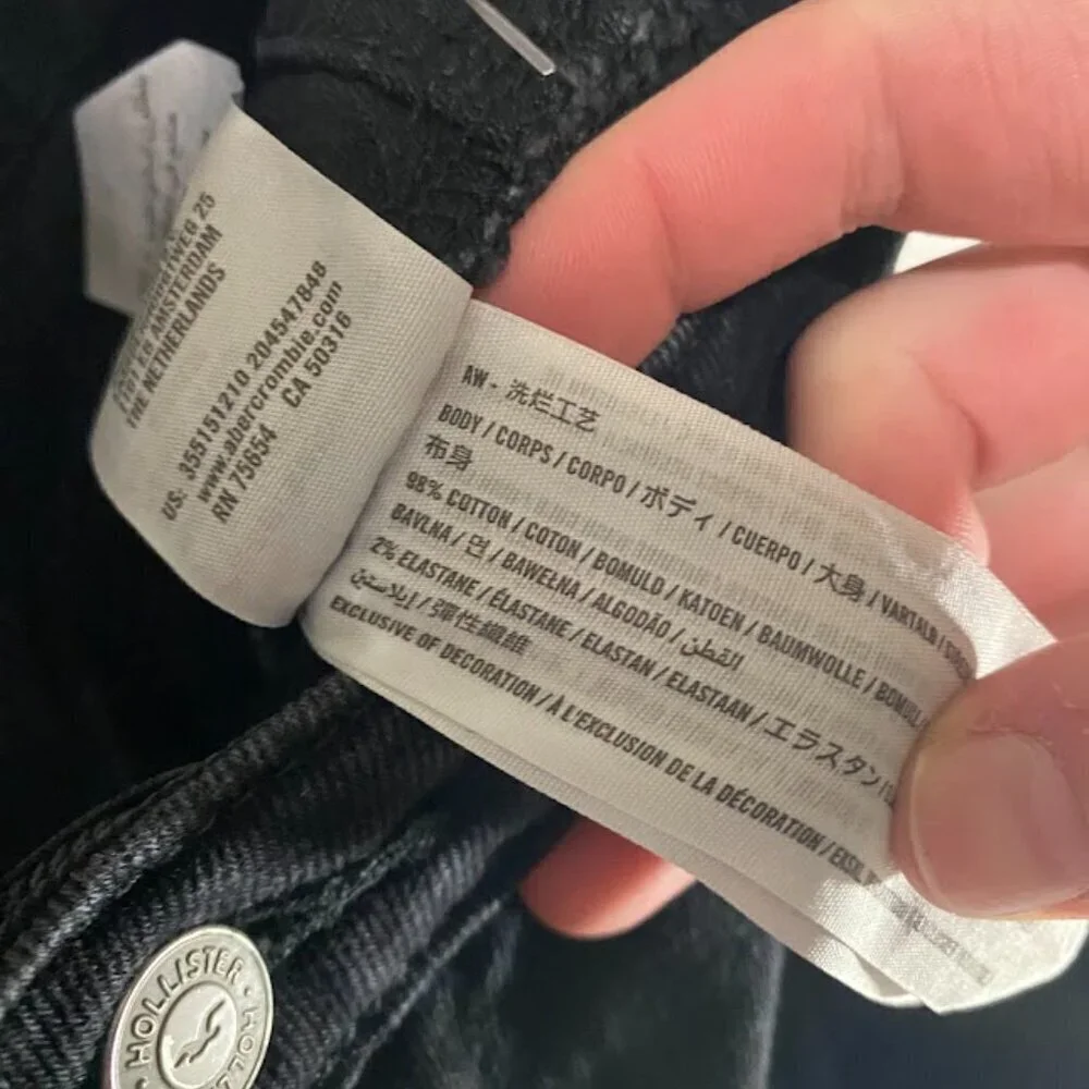 Hollister Ultra High-Rise Mom Jean Black